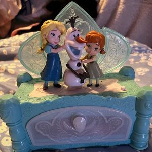 Disney Olaf's Frozen Adventure Musical Jewelry Box Anna & Elsa Moves & Sings